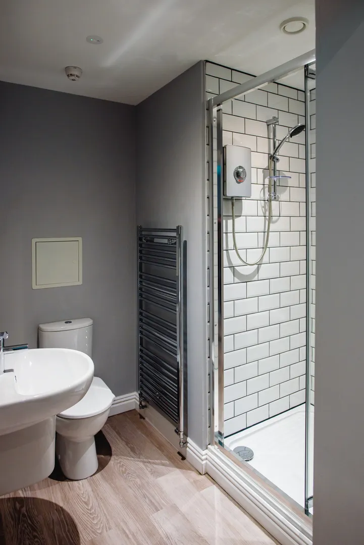 Flat F, 25 Lister Gate - Luxury 3 Bed City Centre Apartment - Image 12